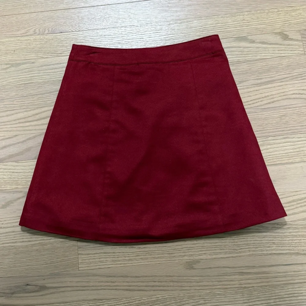 H&M Burgundy A-Line Button Skirt - Picture 4 of 4